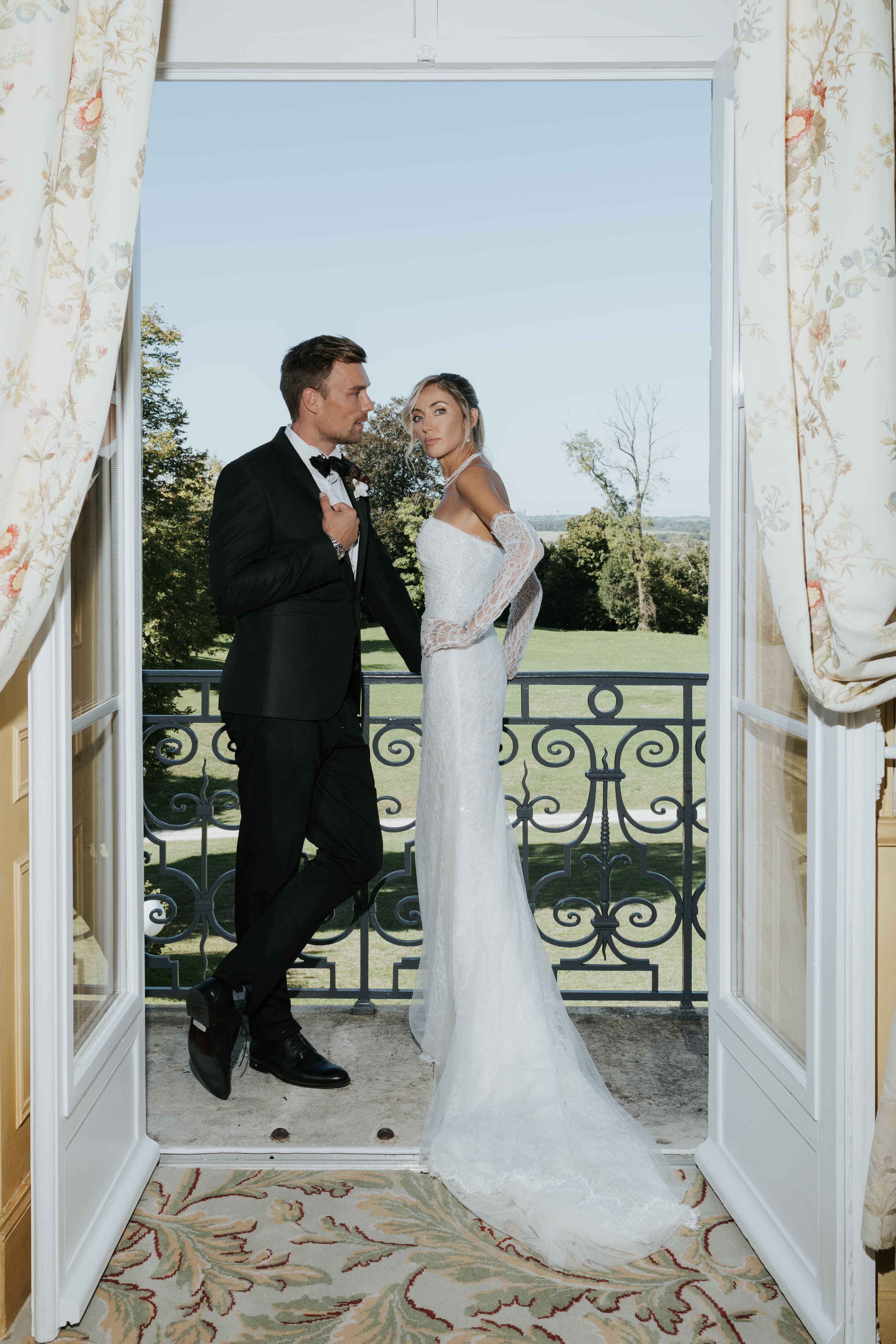 The couple on the chateau balcony