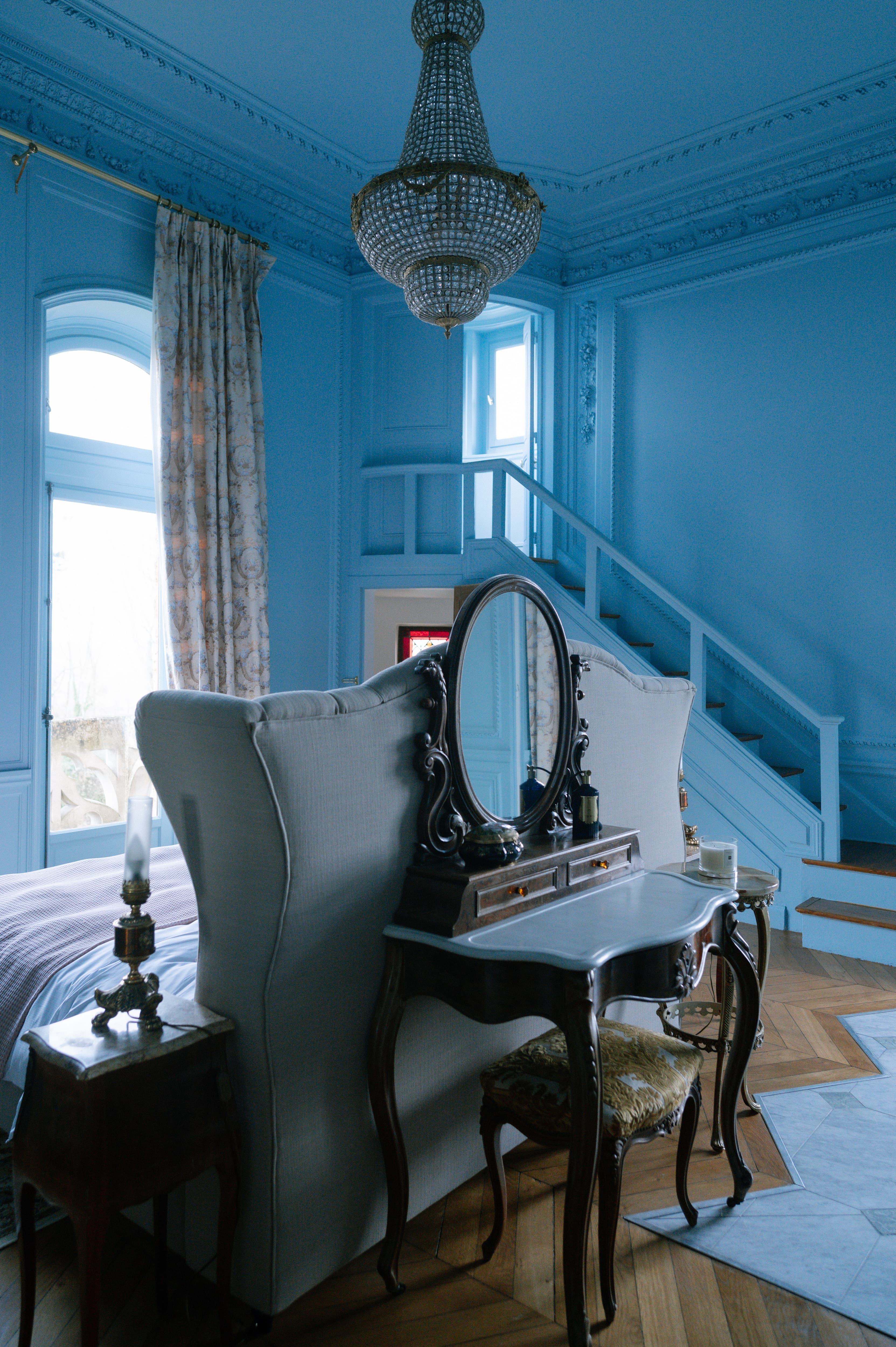 The blue room