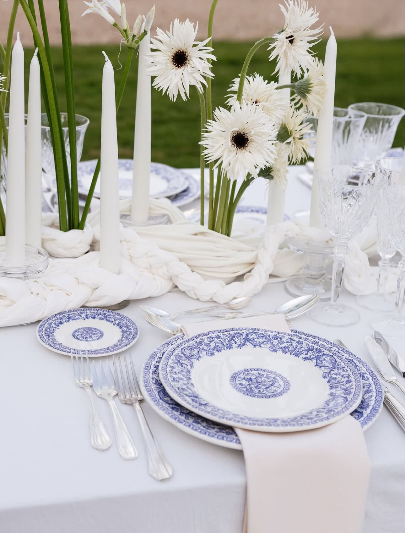 Blue rim china with white gerberas