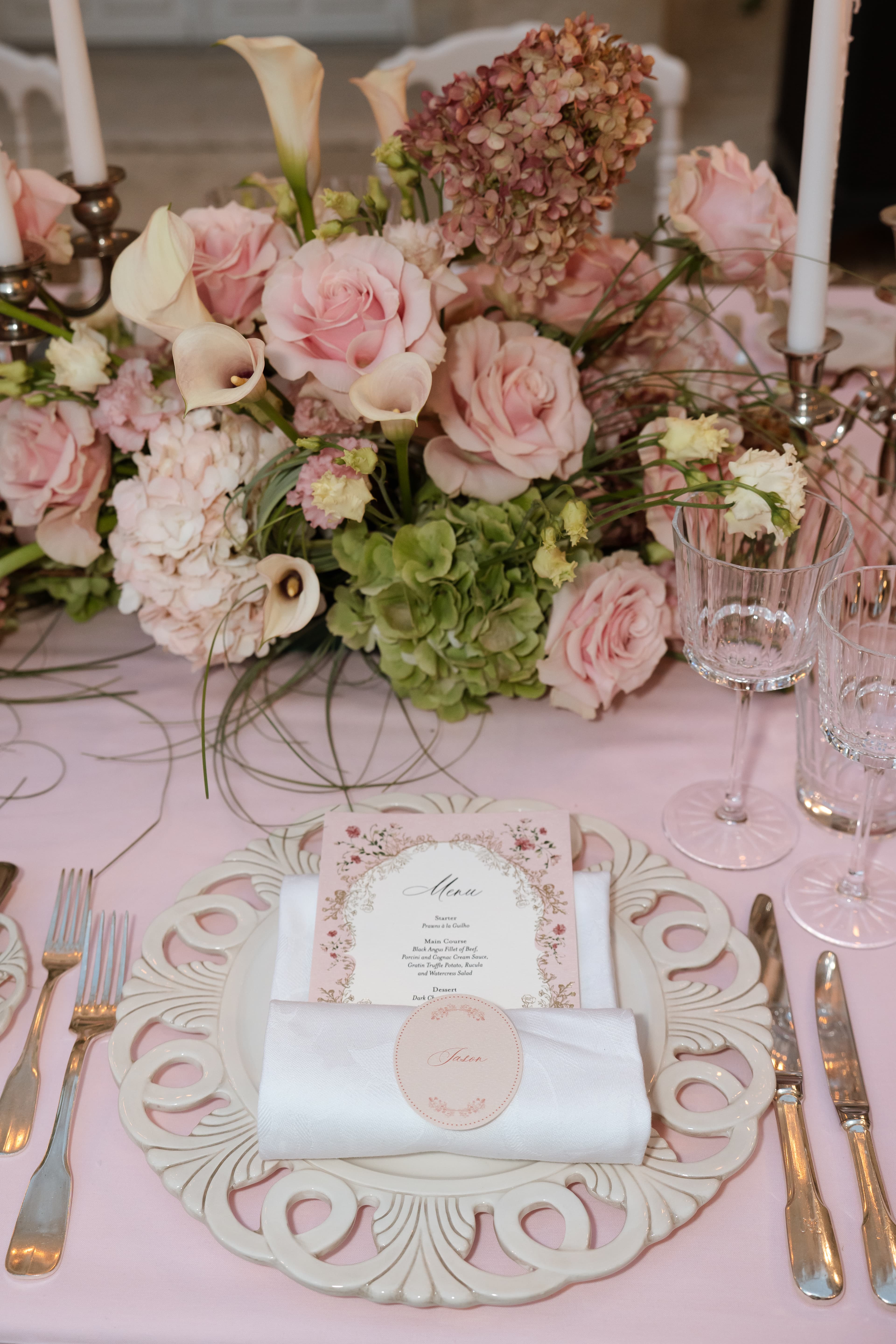 Pink garden roses on the tablescape
